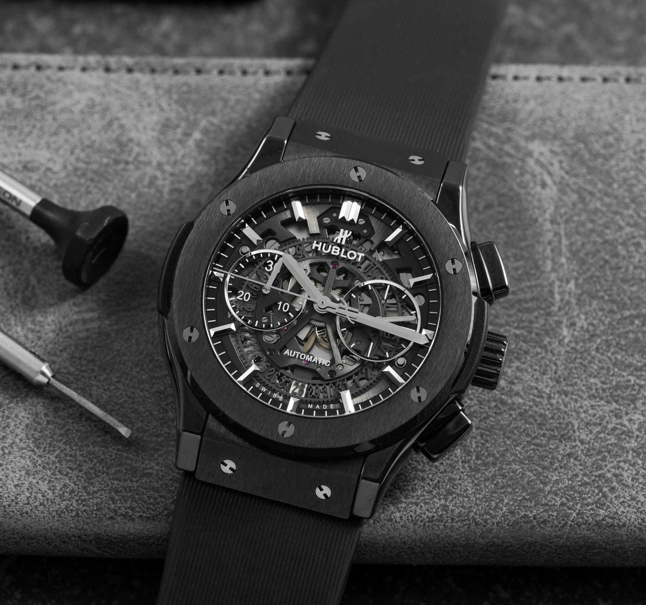 Как отличить оригинальные часы от подделки: полный гайд